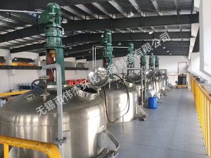 在使用電加熱反應釜之前，應該檢查哪些地方？